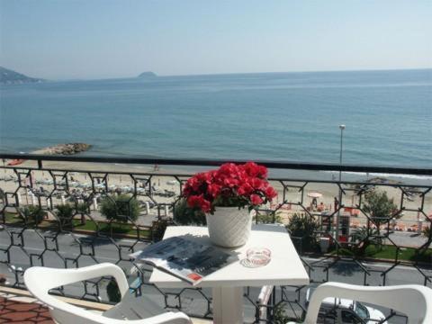 Hotel Aquilia Laigueglia Exterior photo